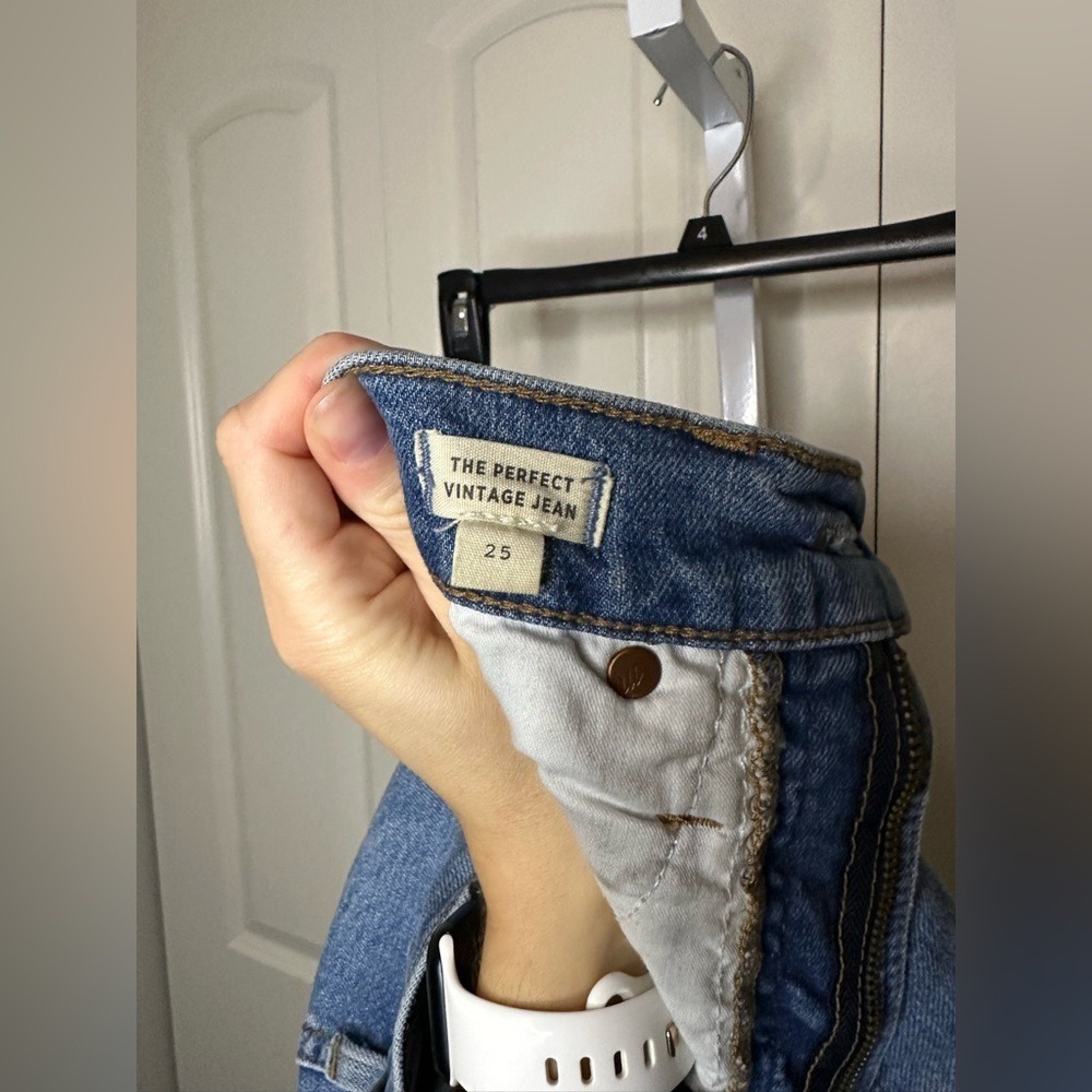 Stylish Blue Distressed Women's Jeans‎ - Picture 4 of 4